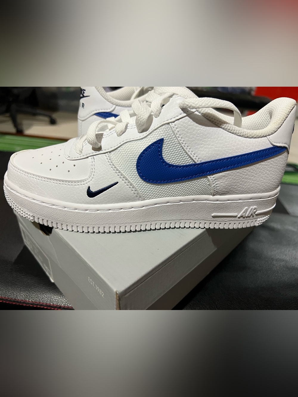 New Nike Air Force 1 GS Kids Size 5.5 Y White Sneakers with Royal Blue Swoosh